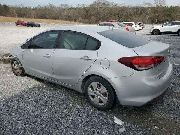 3KPFK4A71JE268684 2018 KIA FORTE - Image 2