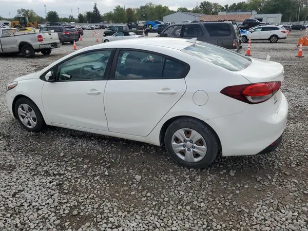 3KPFK4A71JE268829 2018 KIA FORTE - Image 2