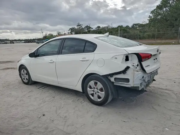 3KPFK4A71JE270192 2018 KIA FORTE - Image 2