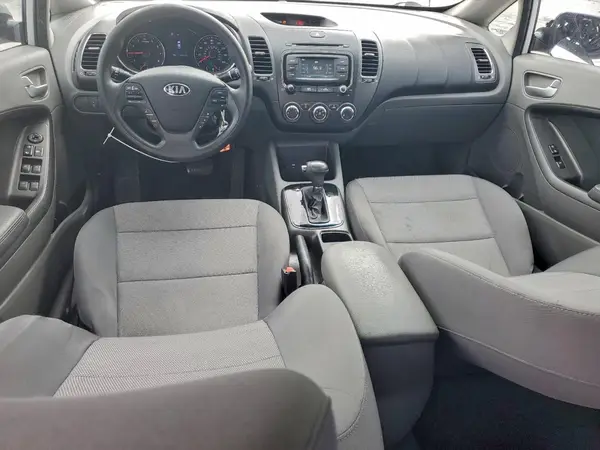 3KPFK4A71JE270192 2018 KIA FORTE - Image 8