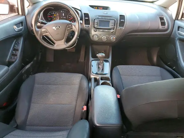 3KPFK4A71JE270273 2018 KIA FORTE - Image 8