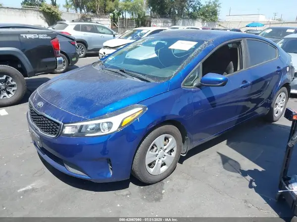 3KPFK4A71JE270399 2018 KIA FORTE - Image 2