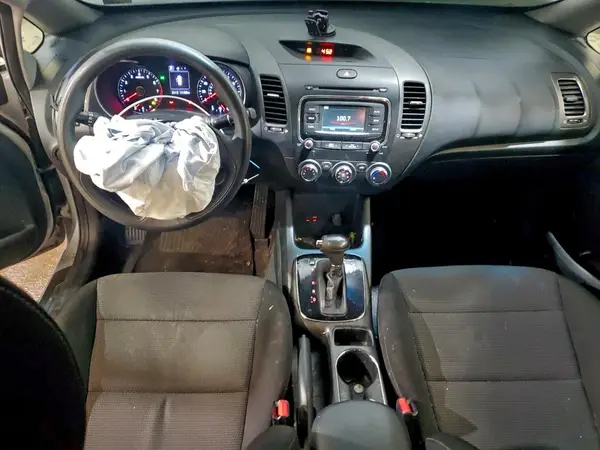 3KPFK4A71JE270774 2018 KIA FORTE - Image 8