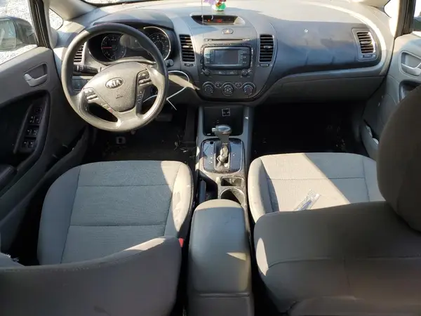 3KPFK4A71JE270872 2018 KIA FORTE - Image 8