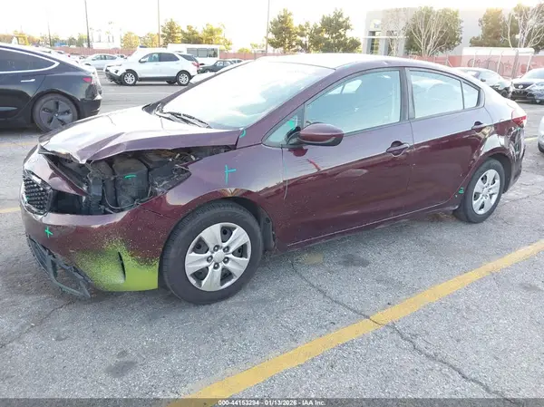 3KPFK4A71JE271066 2018 KIA FORTE - Image 2
