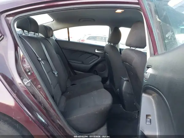 3KPFK4A71JE271066 2018 KIA FORTE - Image 8
