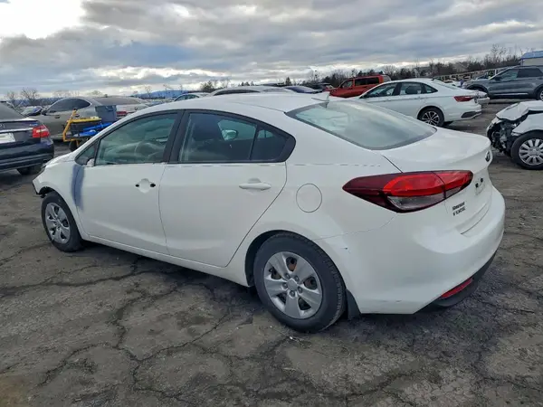 3KPFK4A71JE272833 2018 KIA FORTE - Image 2
