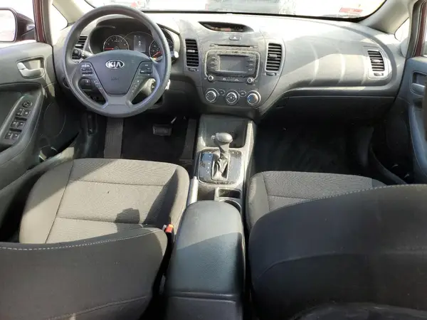 3KPFK4A71JE272900 2018 KIA FORTE - Image 8