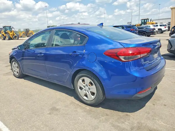 3KPFK4A71JE272931 2018 KIA FORTE - Image 2