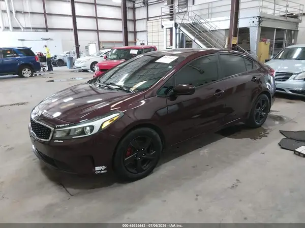 3KPFK4A71JE274369 2018 KIA FORTE - Image 2