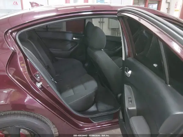 3KPFK4A71JE274369 2018 KIA FORTE - Image 8
