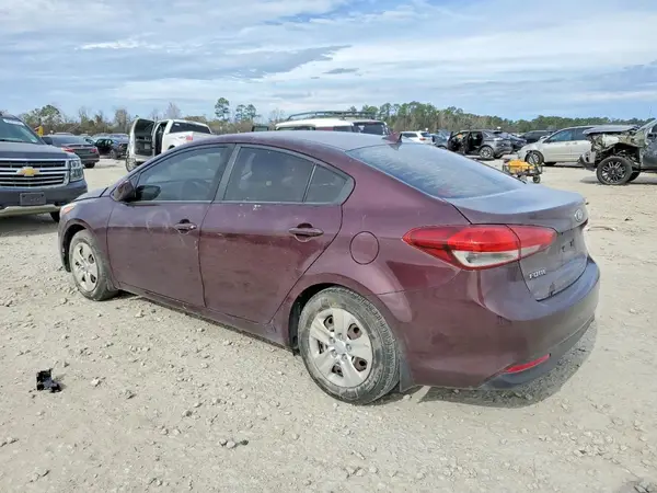 3KPFK4A71JE276283 2018 KIA FORTE - Image 2