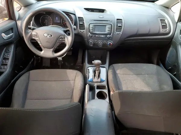 3KPFK4A71JE276283 2018 KIA FORTE - Image 8