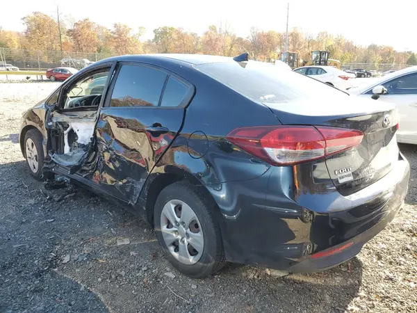 3KPFK4A71JE278759 2018 KIA FORTE - Image 2