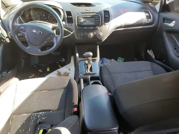 3KPFK4A71JE278759 2018 KIA FORTE - Image 8