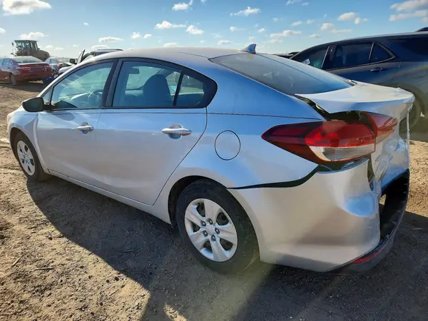 3KPFK4A71JE278857 2018 KIA FORTE - Image 2