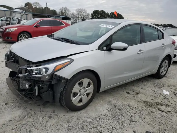 3KPFK4A71JE280513 2018 KIA FORTE - Image 1