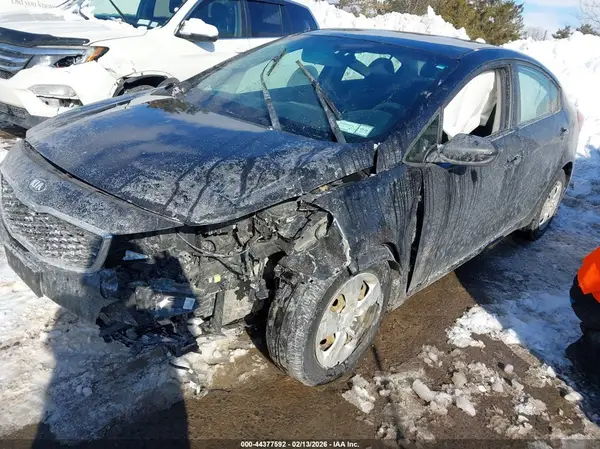 3KPFK4A71JE280589 2018 KIA FORTE - Image 2