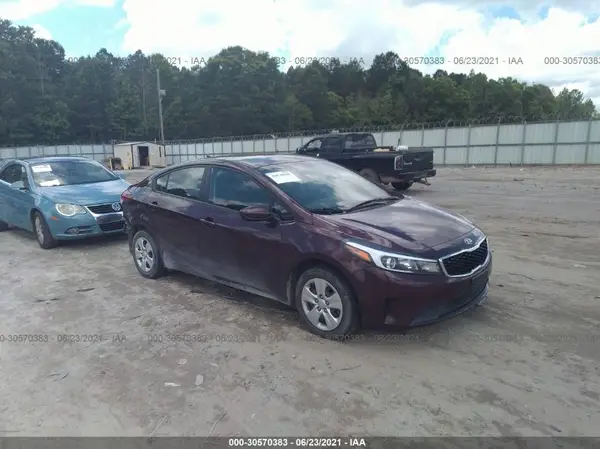 3KPFK4A71JE281645 2018 KIA FORTE - Image 1