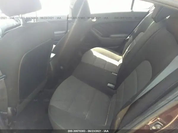 3KPFK4A71JE281645 2018 KIA FORTE - Image 8