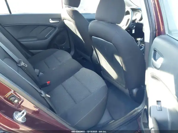 3KPFK4A71JE282018 2018 KIA FORTE - Image 8