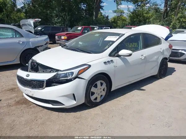 3KPFK4A71JE283234 2018 KIA FORTE - Image 2
