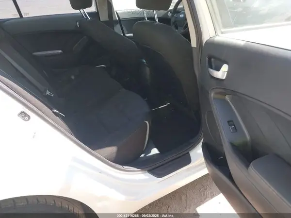 3KPFK4A71JE283234 2018 KIA FORTE - Image 8