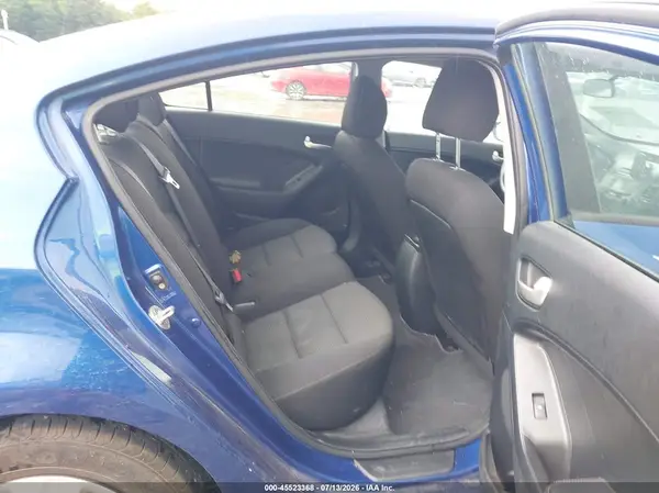 3KPFK4A72HE009809 2017 KIA FORTE - Image 8
