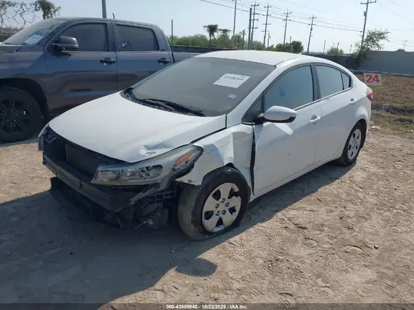 3KPFK4A72HE011060 2017 KIA FORTE - Image 2