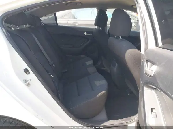 3KPFK4A72HE011060 2017 KIA FORTE - Image 8