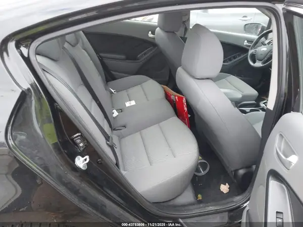 3KPFK4A72HE012449 2017 KIA FORTE - Image 8