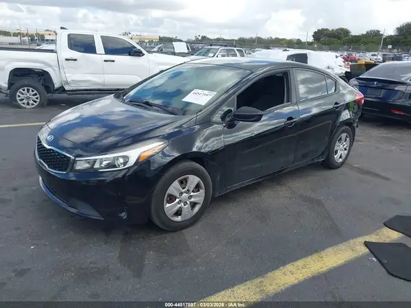 3KPFK4A72HE012564 2017 KIA FORTE - Image 2