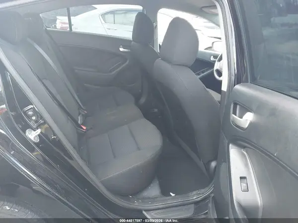 3KPFK4A72HE012564 2017 KIA FORTE - Image 8