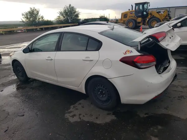 3KPFK4A72HE015626 2017 KIA FORTE - Image 2