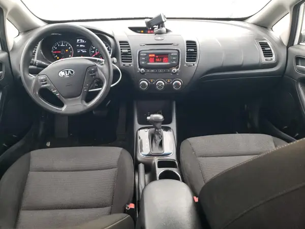 3KPFK4A72HE015626 2017 KIA FORTE - Image 8