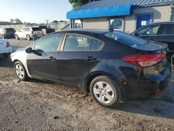 3KPFK4A72HE015805 2017 KIA FORTE - Image 2