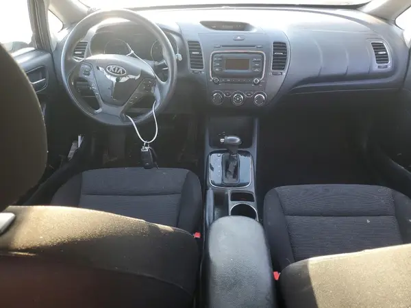 3KPFK4A72HE015805 2017 KIA FORTE - Image 8