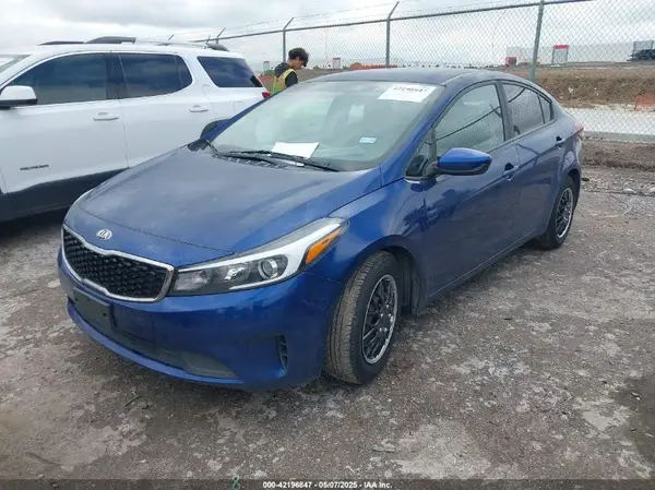 3KPFK4A72HE015982 2017 KIA FORTE - Image 2