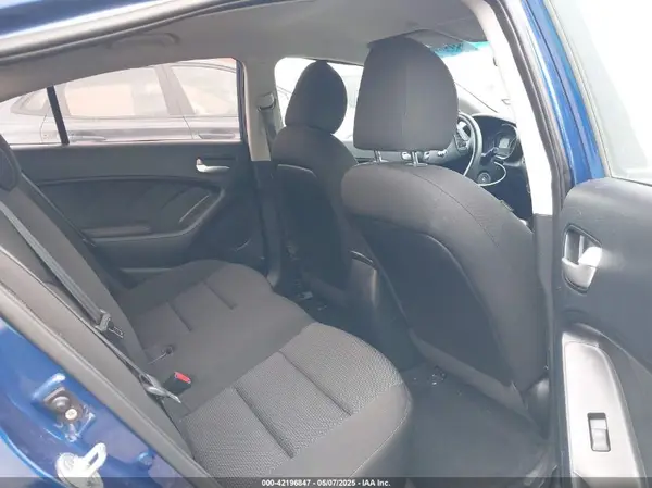 3KPFK4A72HE015982 2017 KIA FORTE - Image 8