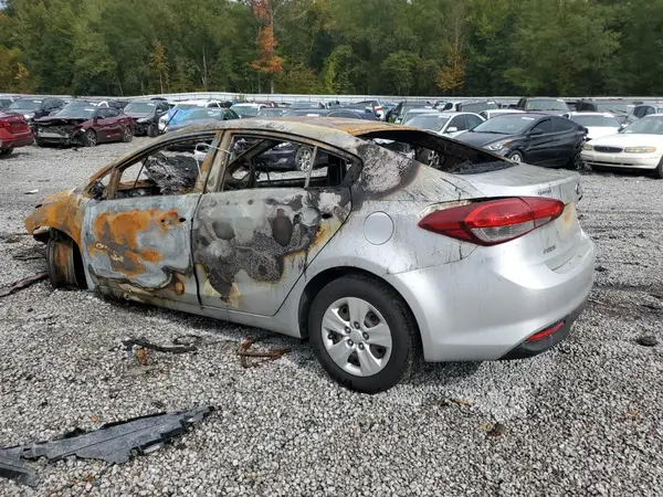 3KPFK4A72HE016517 2017 KIA FORTE - Image 2