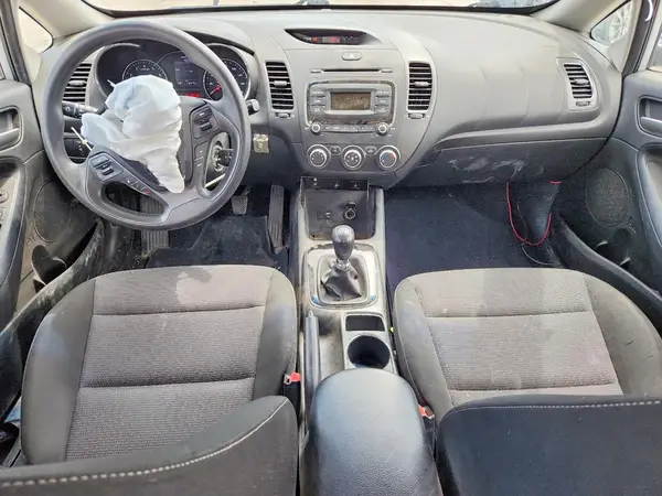 3KPFK4A72HE018171 2017 KIA FORTE - Image 8