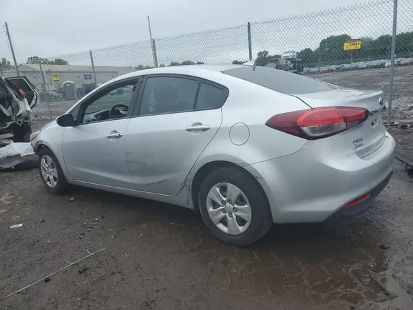3KPFK4A72HE018610 2017 KIA FORTE - Image 2