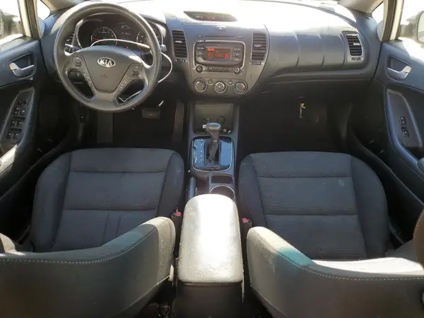 3KPFK4A72HE023127 2017 KIA FORTE - Image 8