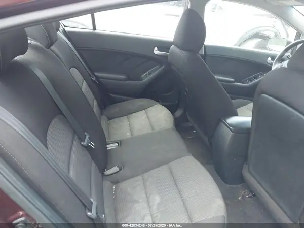 3KPFK4A72HE023502 2017 KIA FORTE - Image 8