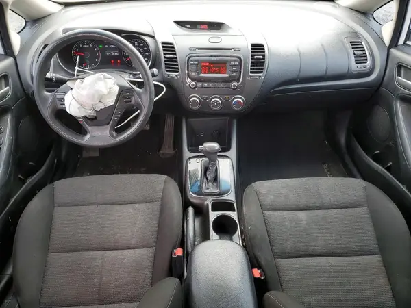3KPFK4A72HE024259 2017 KIA FORTE - Image 8