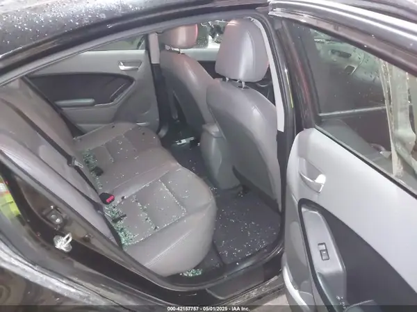 3KPFK4A72HE024827 2017 KIA FORTE - Image 8