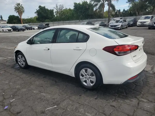 3KPFK4A72HE025055 2017 KIA FORTE - Image 2