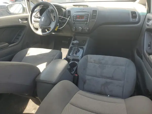3KPFK4A72HE025055 2017 KIA FORTE - Image 8