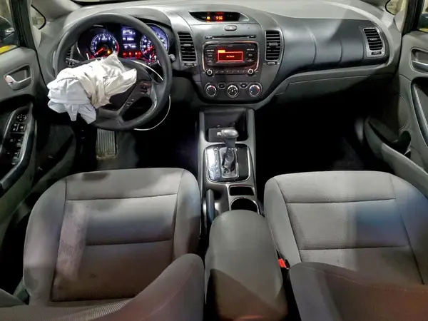 3KPFK4A72HE025153 2017 KIA FORTE - Image 8