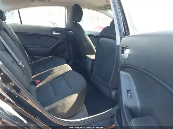3KPFK4A72HE025282 2017 KIA FORTE - Image 8